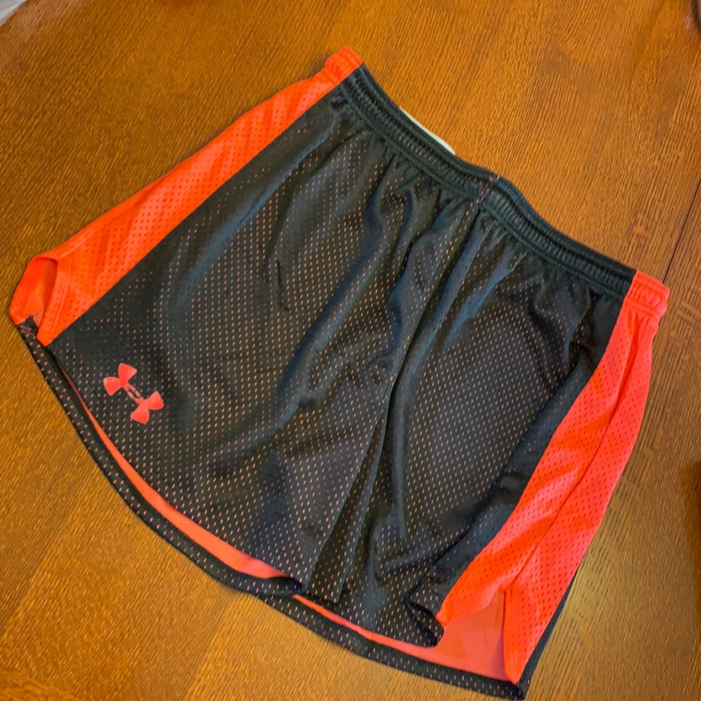 UNDER ARMOUR SHORTS